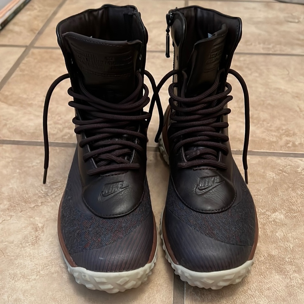 Women’s Nike Boots size 8